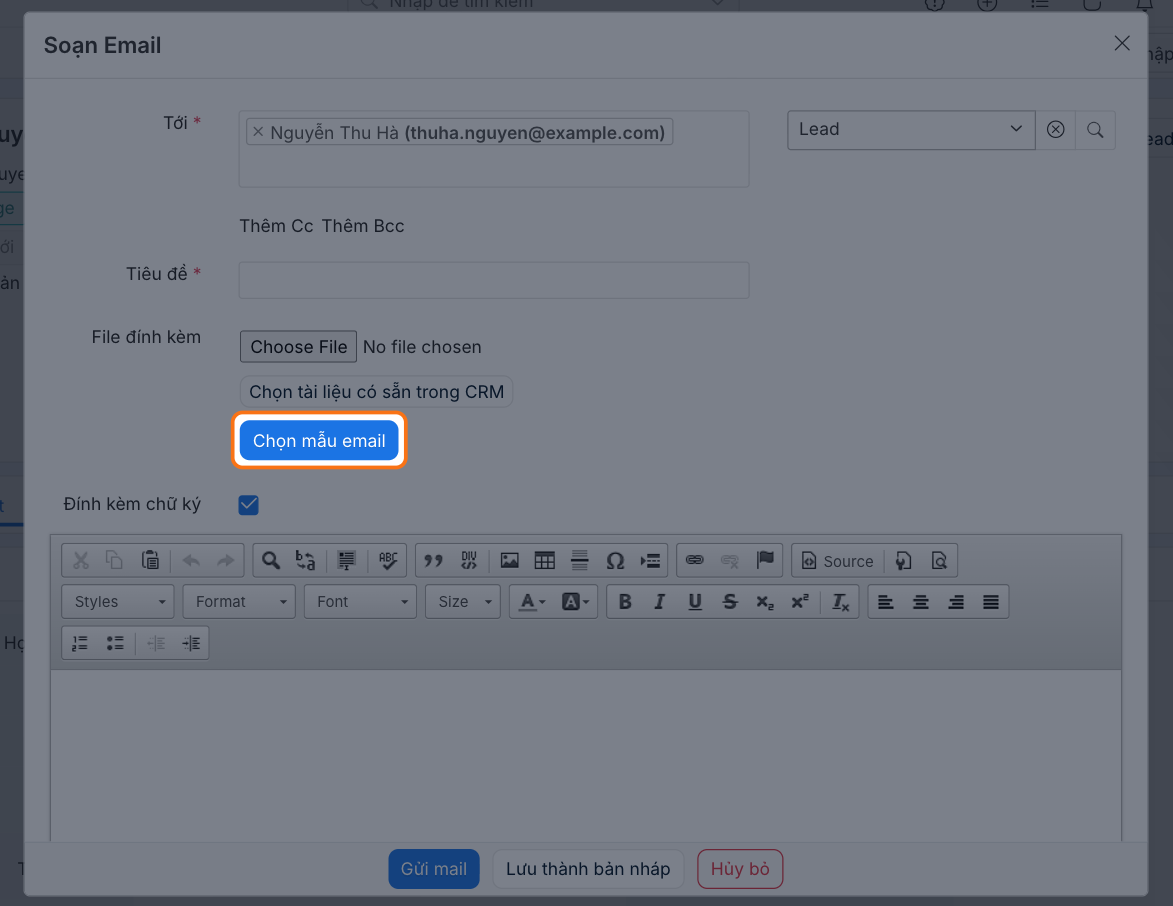 Hộp thoại Soạn Email đã điền sẵn người nhận Nguyễn Thu Hà, khoanh vùng nút Chọn mẫu email